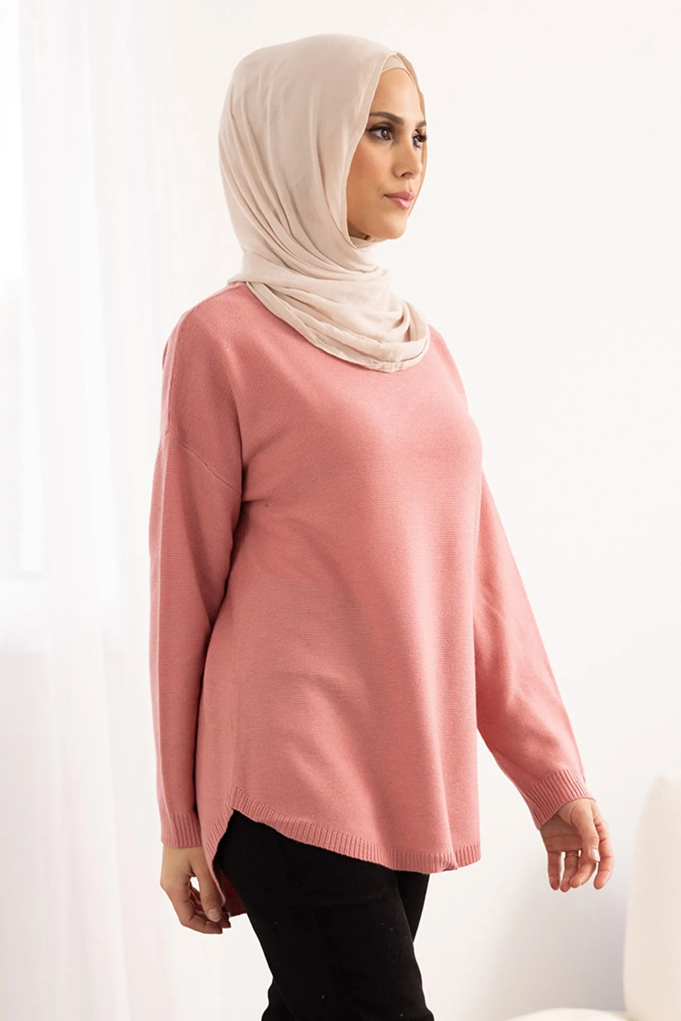 Curved Hem Pullover Knit Top - Light Shades