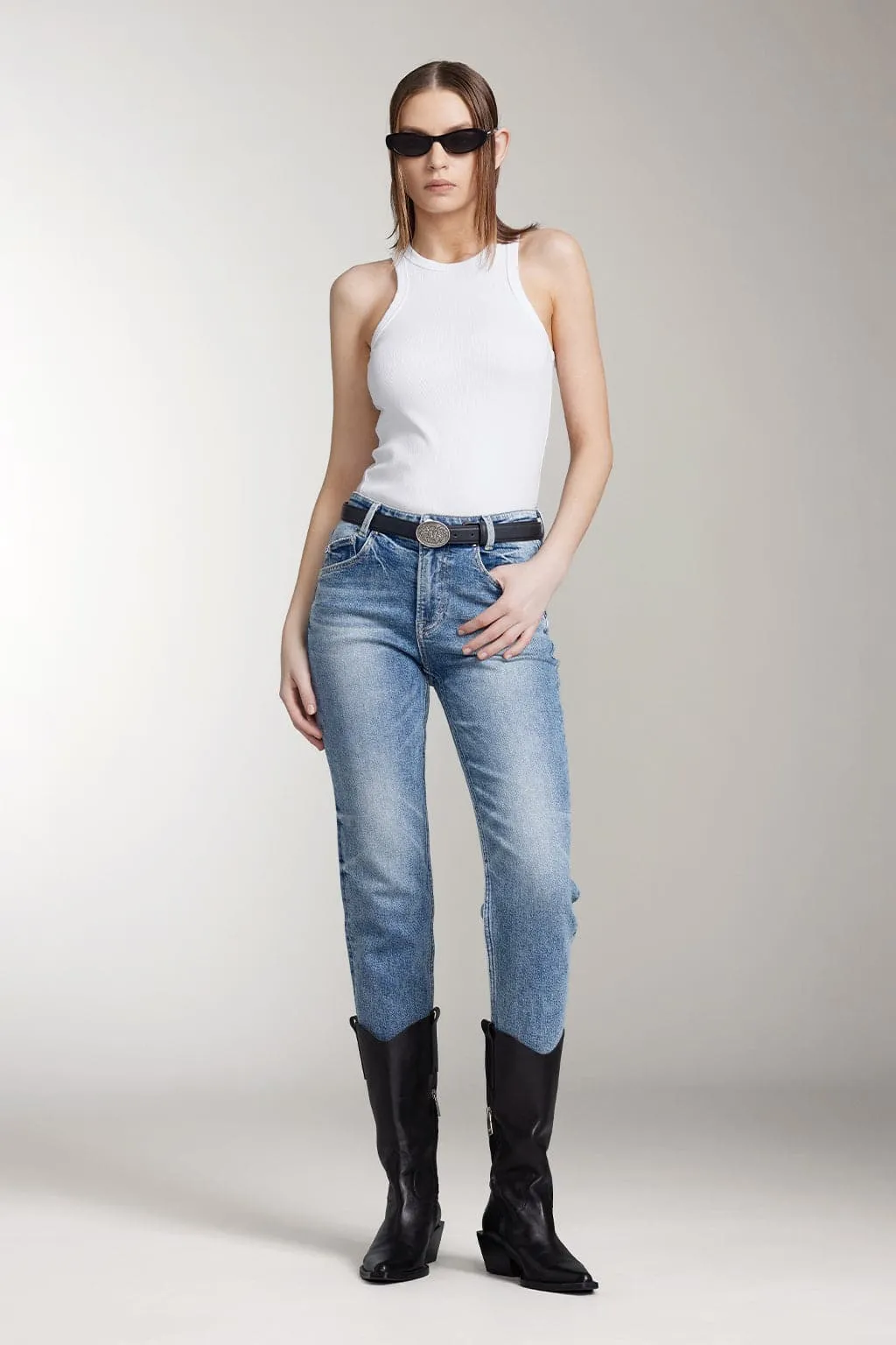 Mid-Rise Straight Fit Cropped Jeans