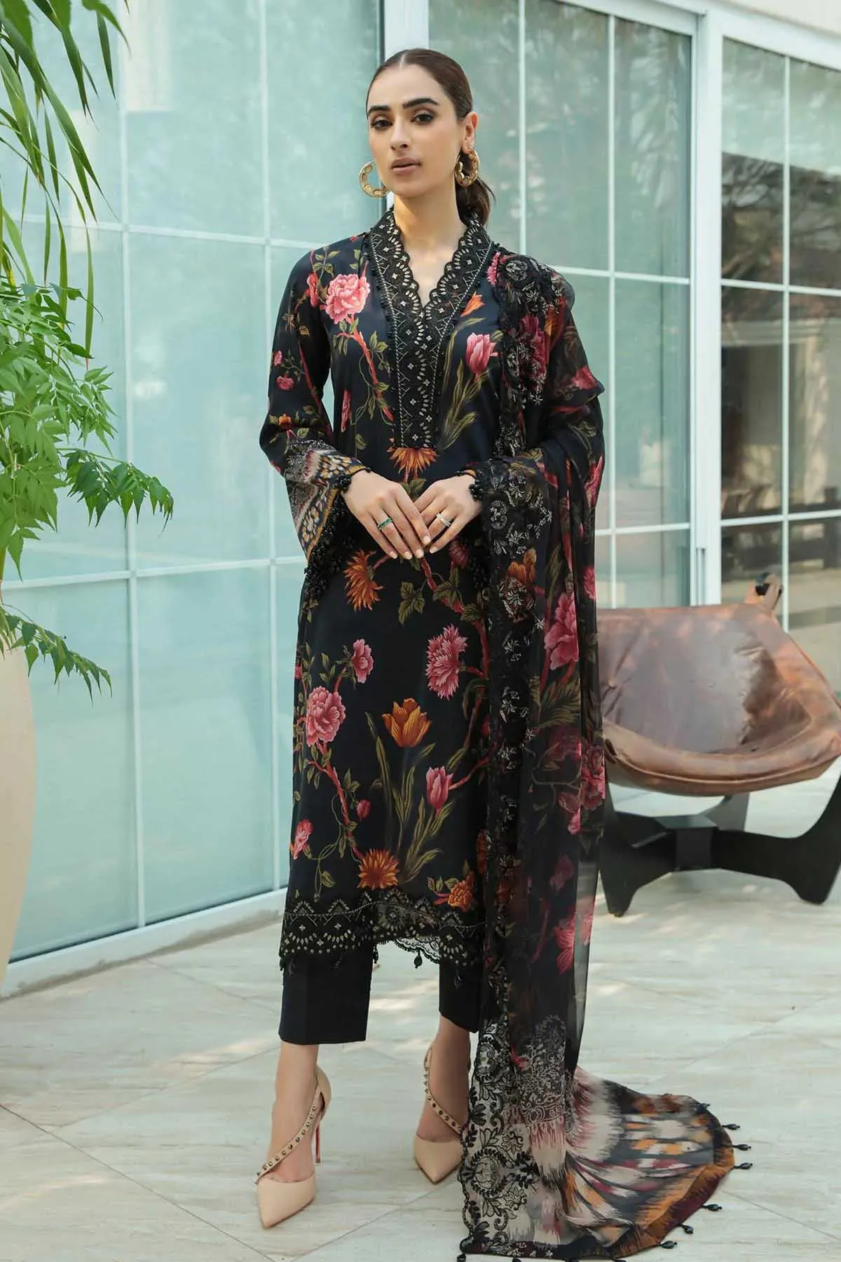 Nureh Gardenia Embroidered Lawn Black Pakistani Suit